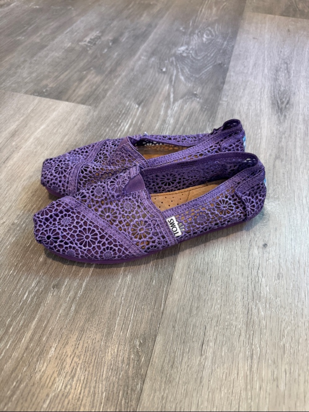 Women’s Lavender laced Toms
